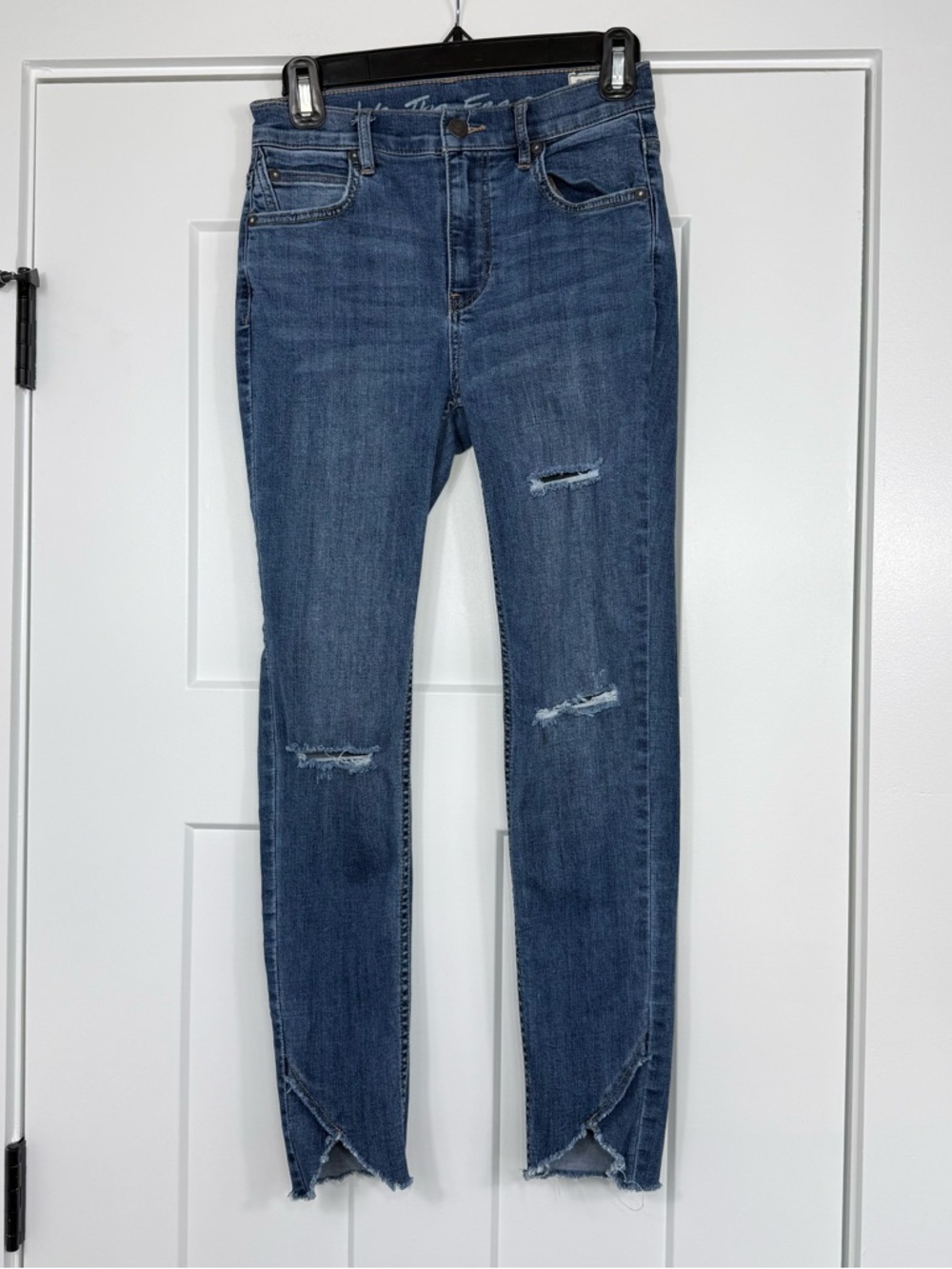 We The Free Distressed Denim Skinny Jeans Asymmetrical Hem Women’s Size 25